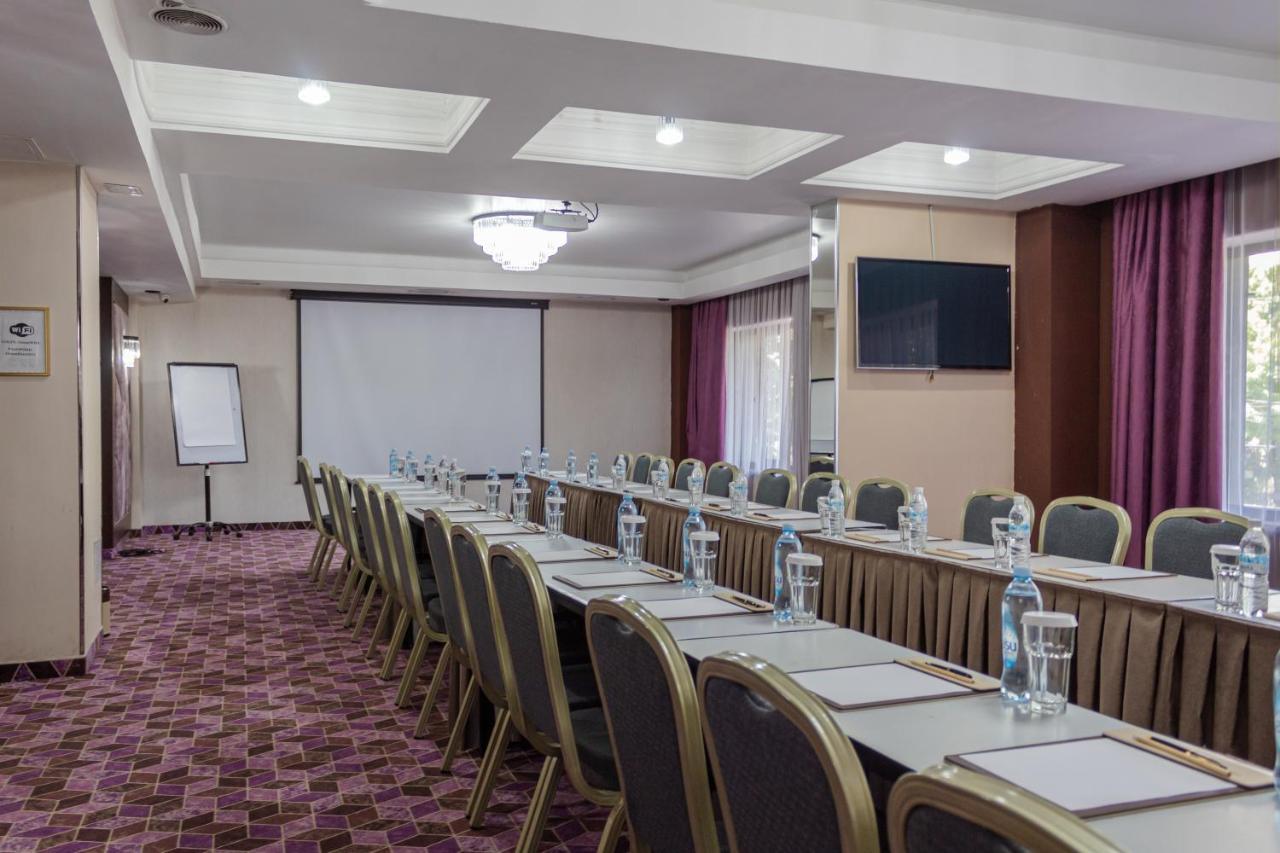 Orient Hotel Bishkek Luaran gambar