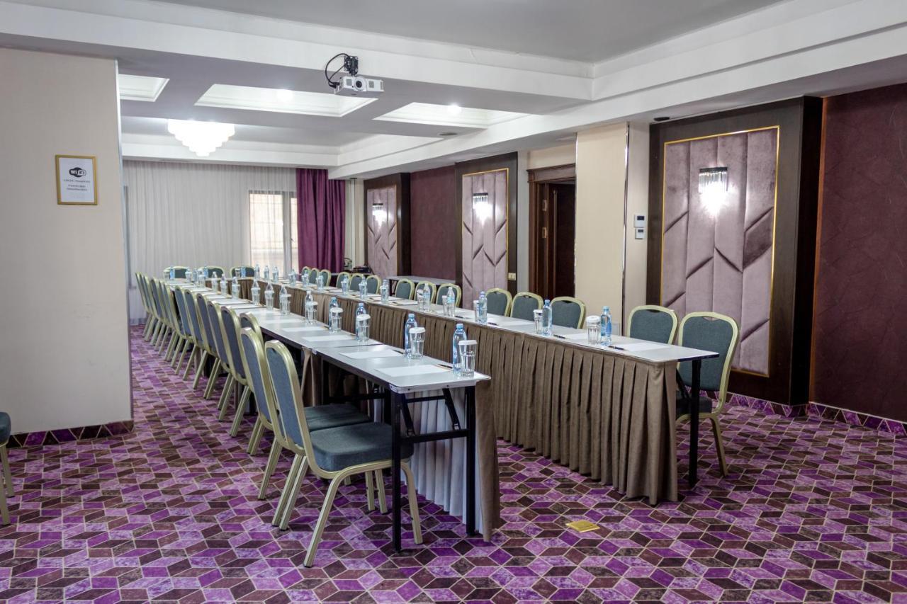 Orient Hotel Bishkek Luaran gambar