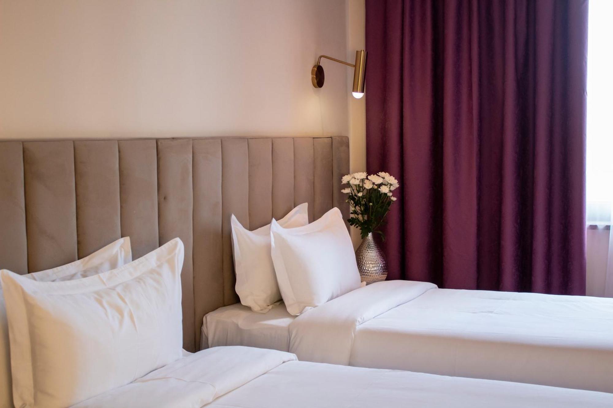 Orient Hotel Bishkek Luaran gambar